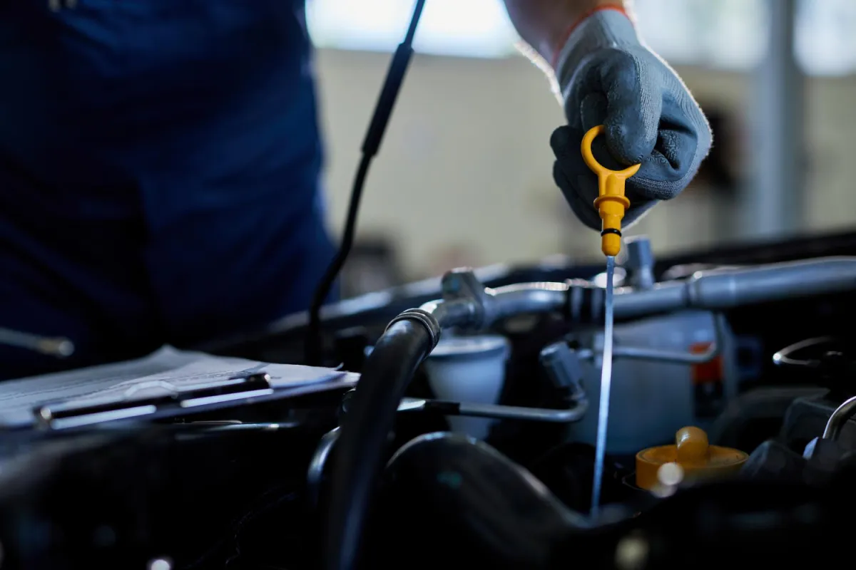 Ghid complet: Când trebuie schimbat uleiul de motor